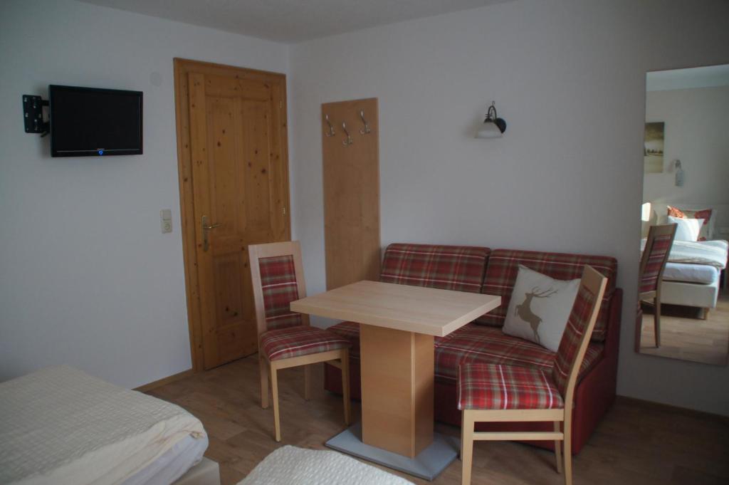 سانكت أنتون ام ارلبرغ Appartment Sarlo الغرفة الصورة